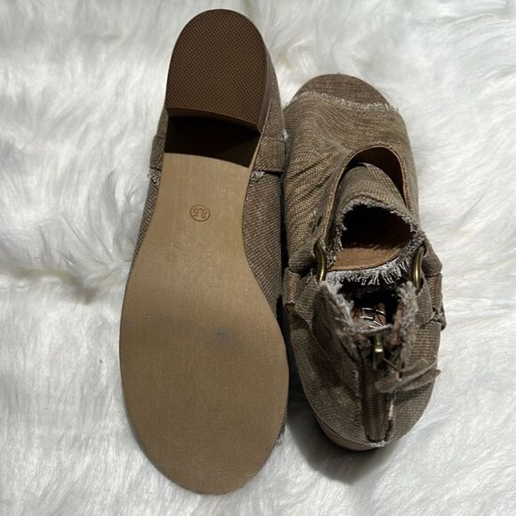 VERY G SOLANGE PEEP TOE BOOTIE.  Size 8.5.  B71 - Picture 9 of 9